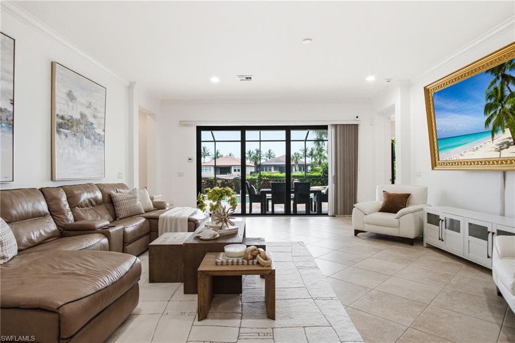 4433 Tamarind WAY-24