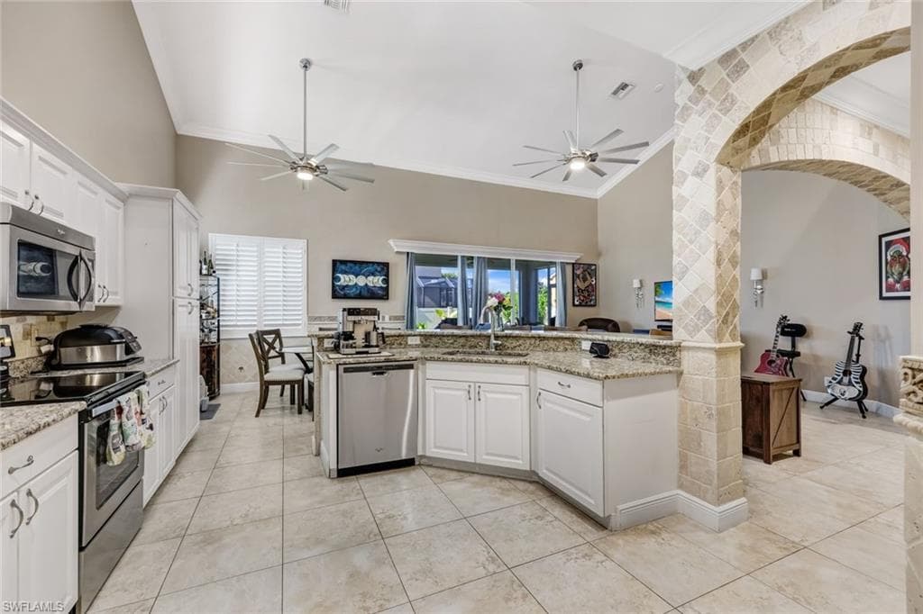 88 Burnt Pine DR-8