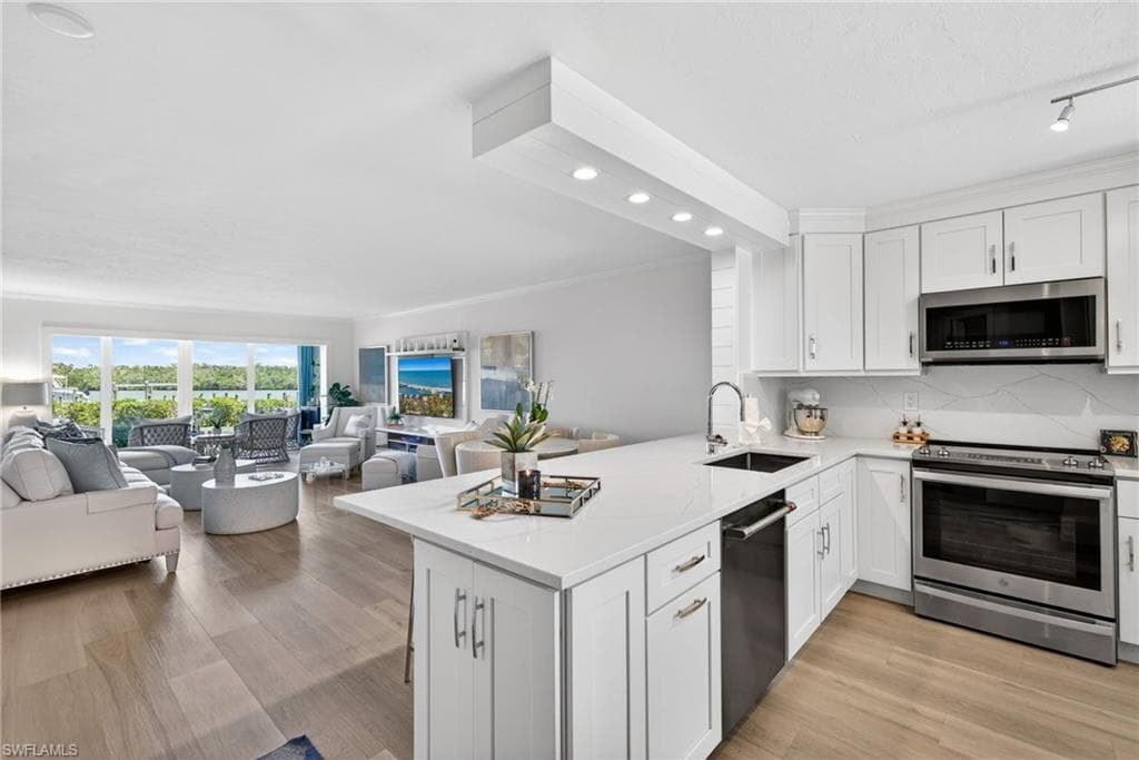 309 Goodlette-Frank RD S A204-7