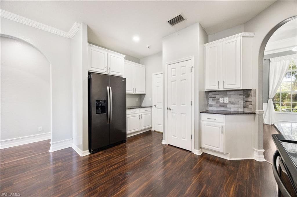 3940 Ruxton RD-8
