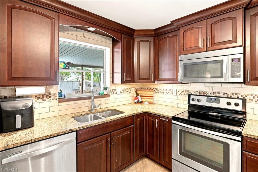 2741 McGregor BLVD-5