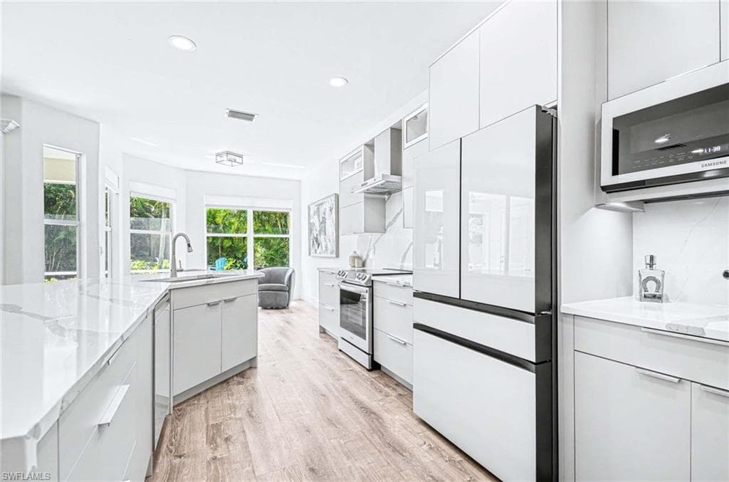 8324 Laurel Lakes BLVD-9