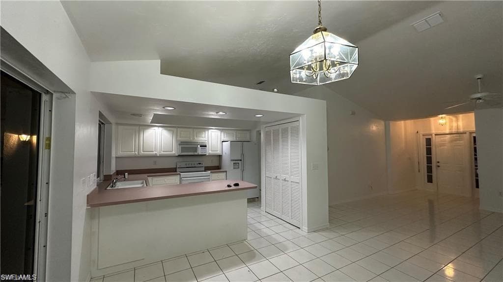 701 Arianne CT-8