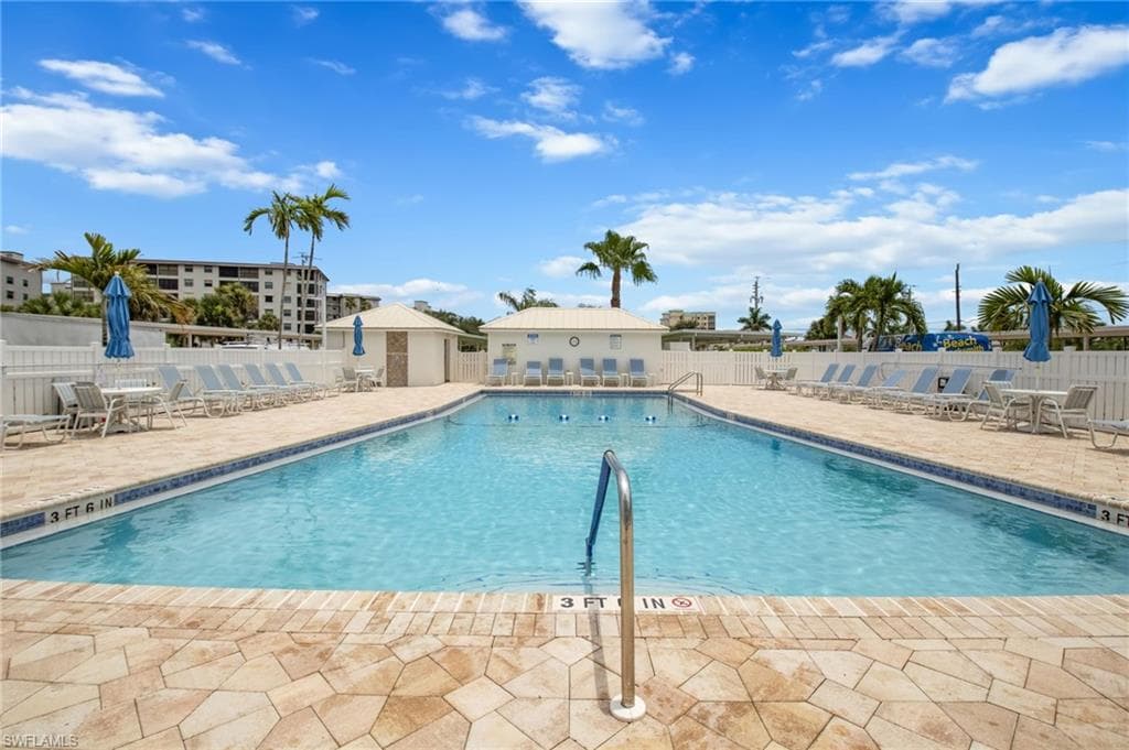 6900 Estero BLVD 104-27