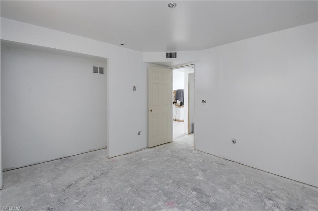 6900 Estero BLVD 104-17
