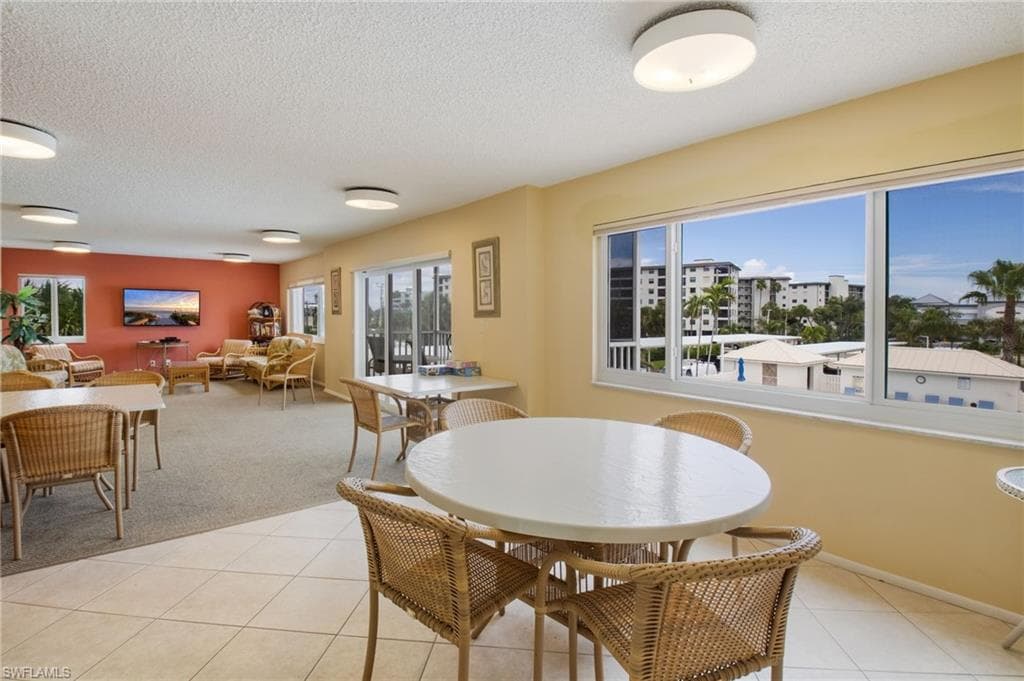 6900 Estero BLVD 104-28