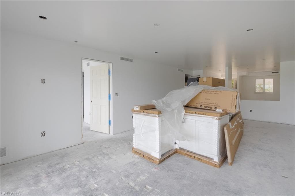 6900 Estero BLVD 104-8