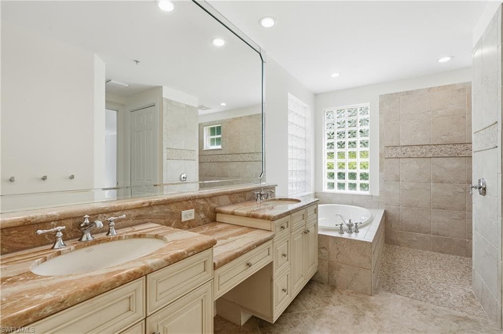 2886 Castillo CT 101-21