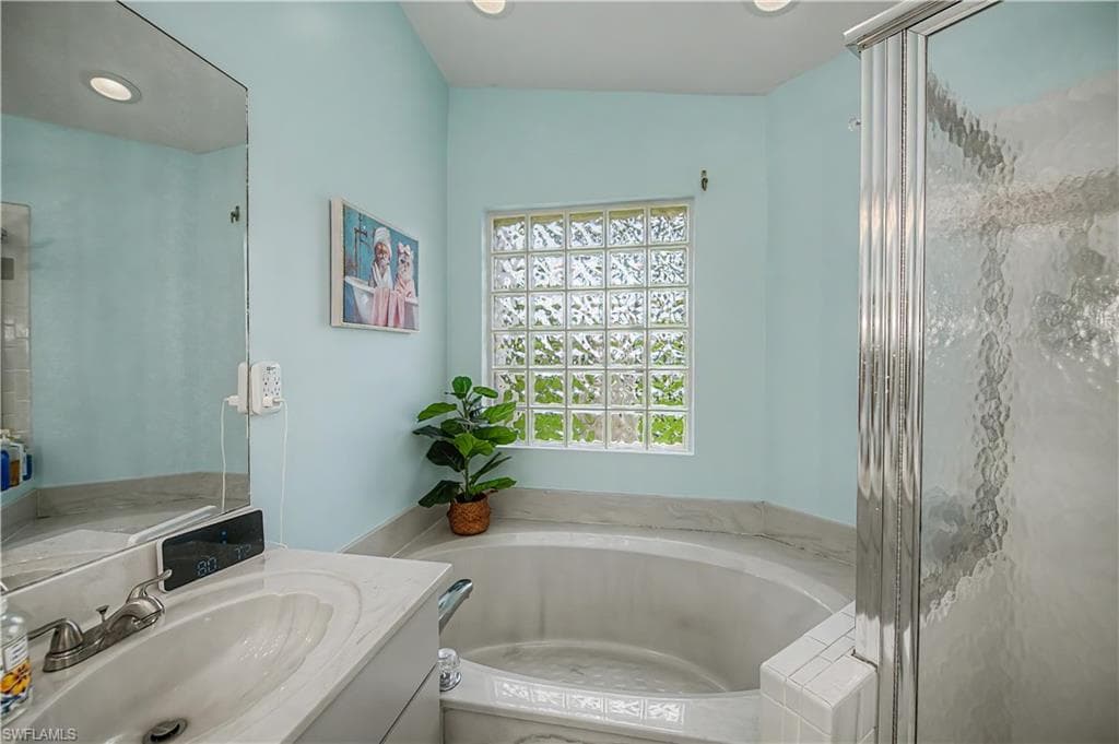 17751 Pineapple Palm CT-26
