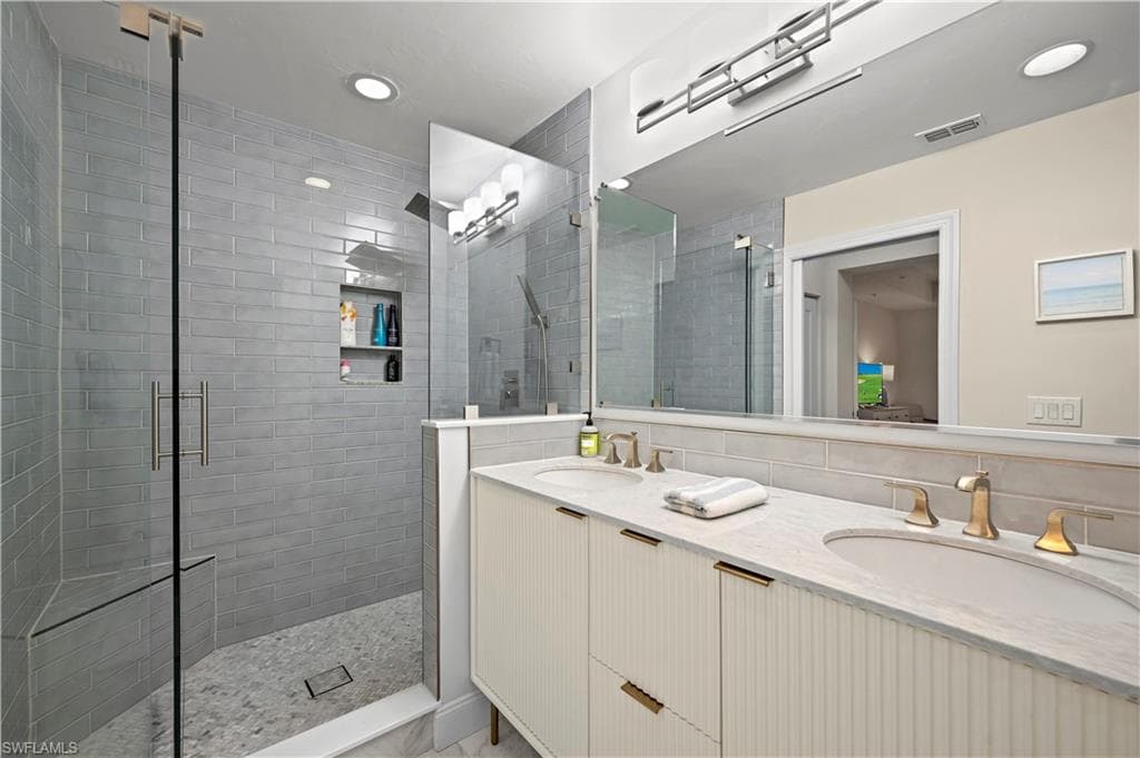 20940 Island Sound CIR 105-15