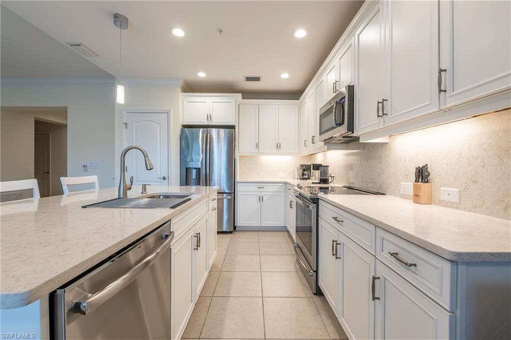 6954 Avalon CIR 702-20