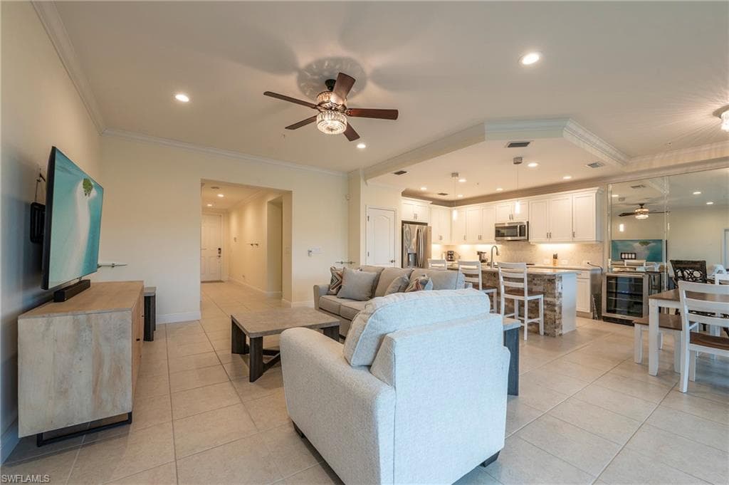 6954 Avalon CIR 702-19
