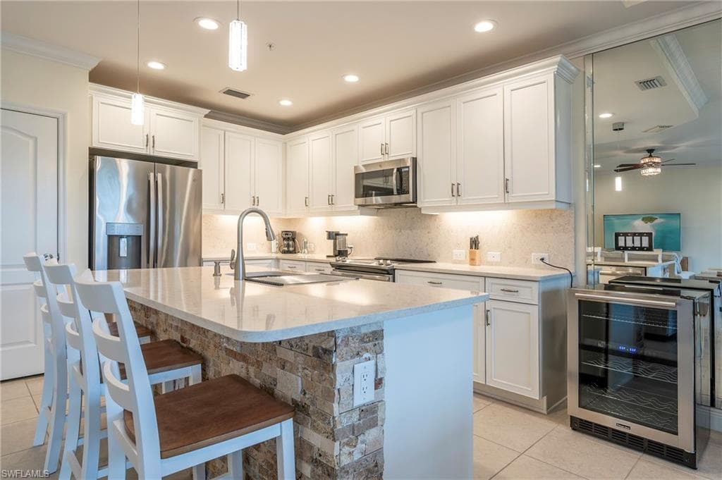 6954 Avalon CIR 702-21