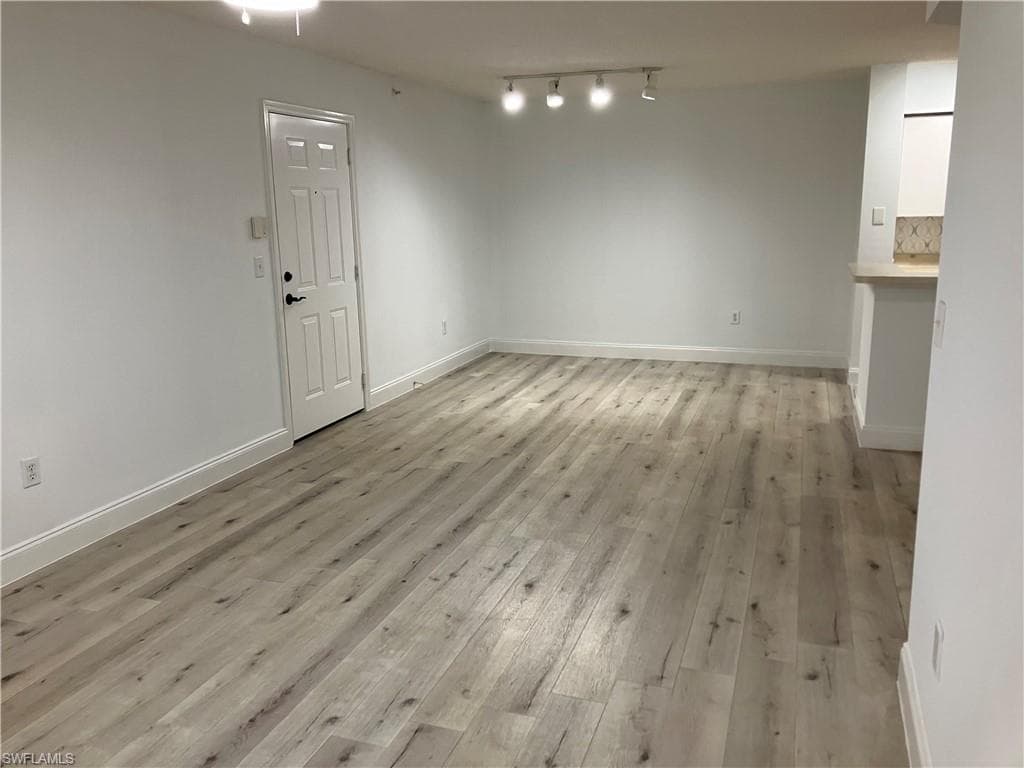 8920 Colonnades CT E 516-6