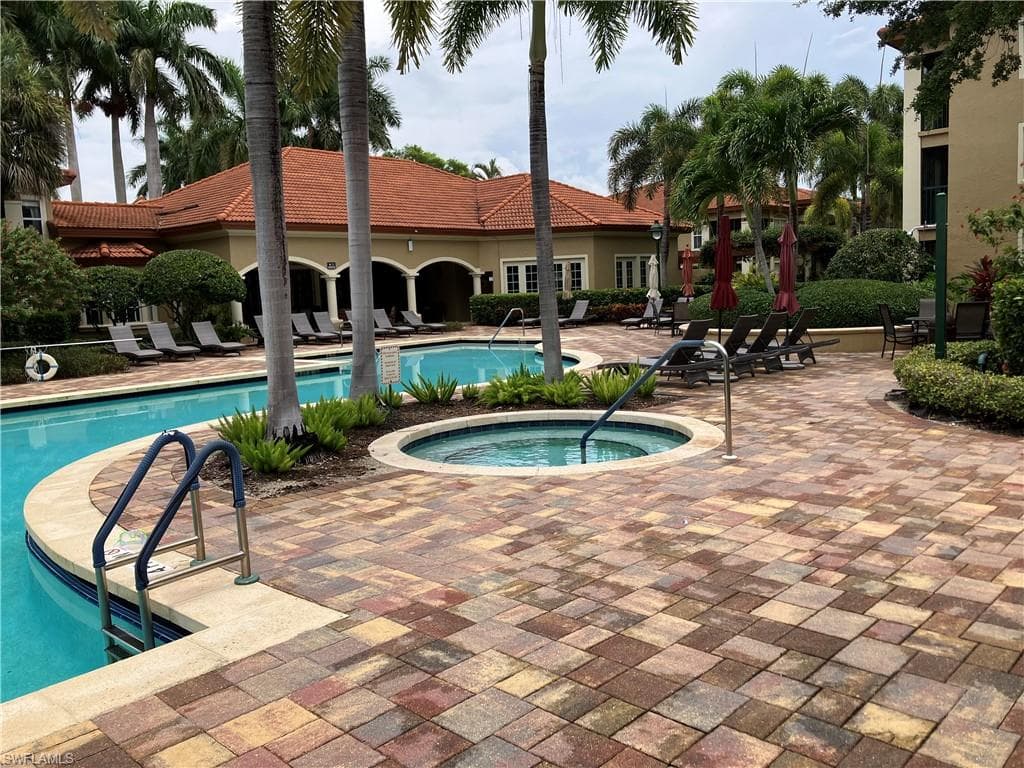 8920 Colonnades CT E 516-22