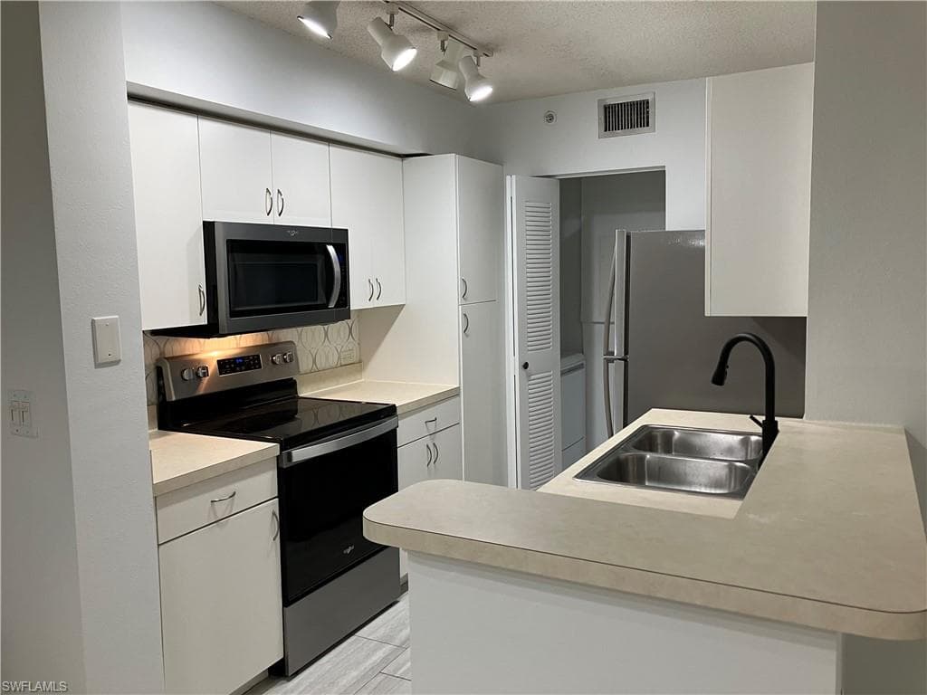 8920 Colonnades CT E 516-7