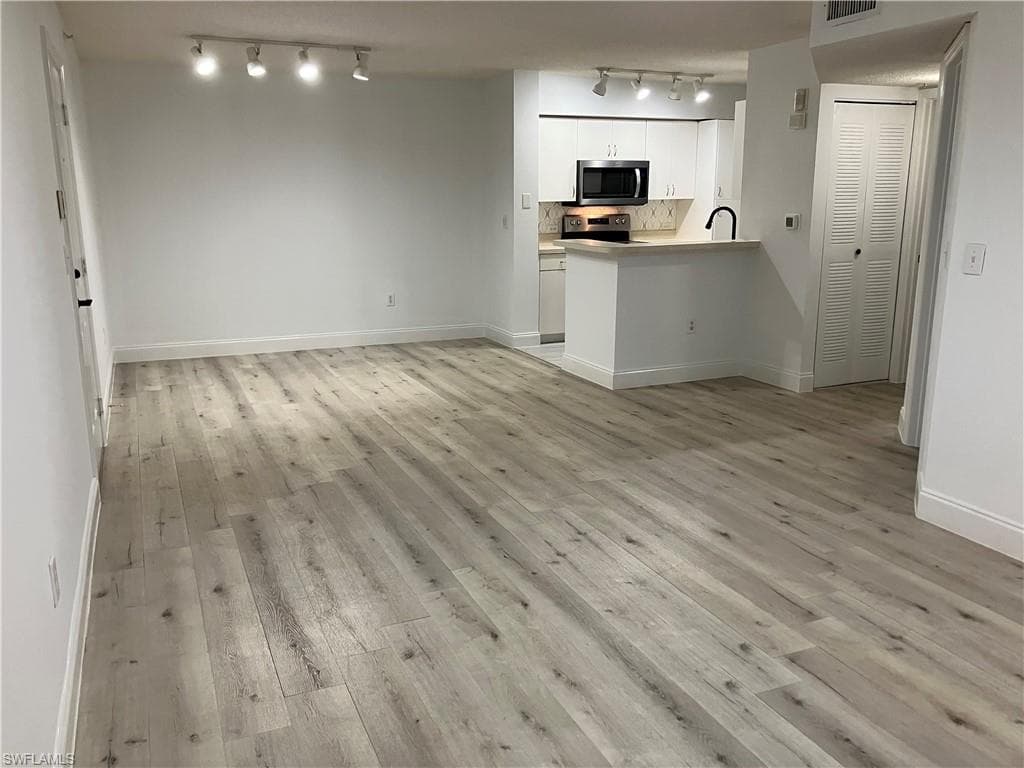 8920 Colonnades CT E 516-5