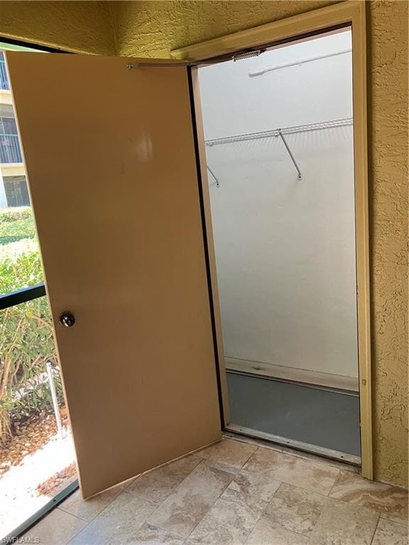 8920 Colonnades CT E 516-20