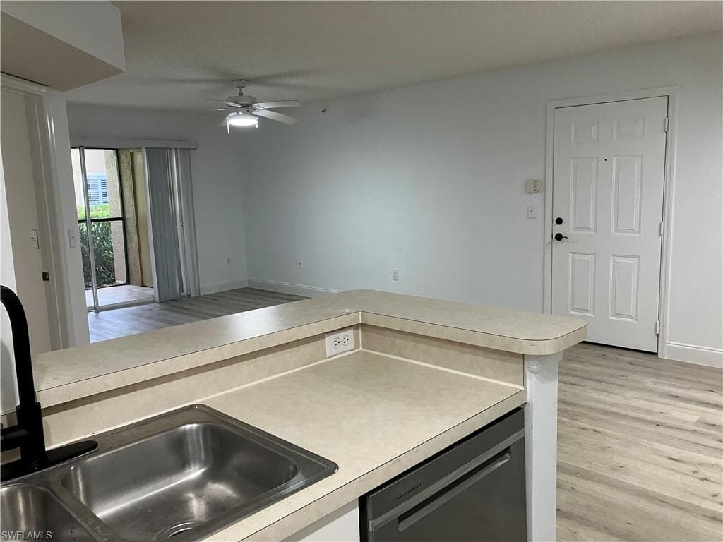 8920 Colonnades CT E 516-10