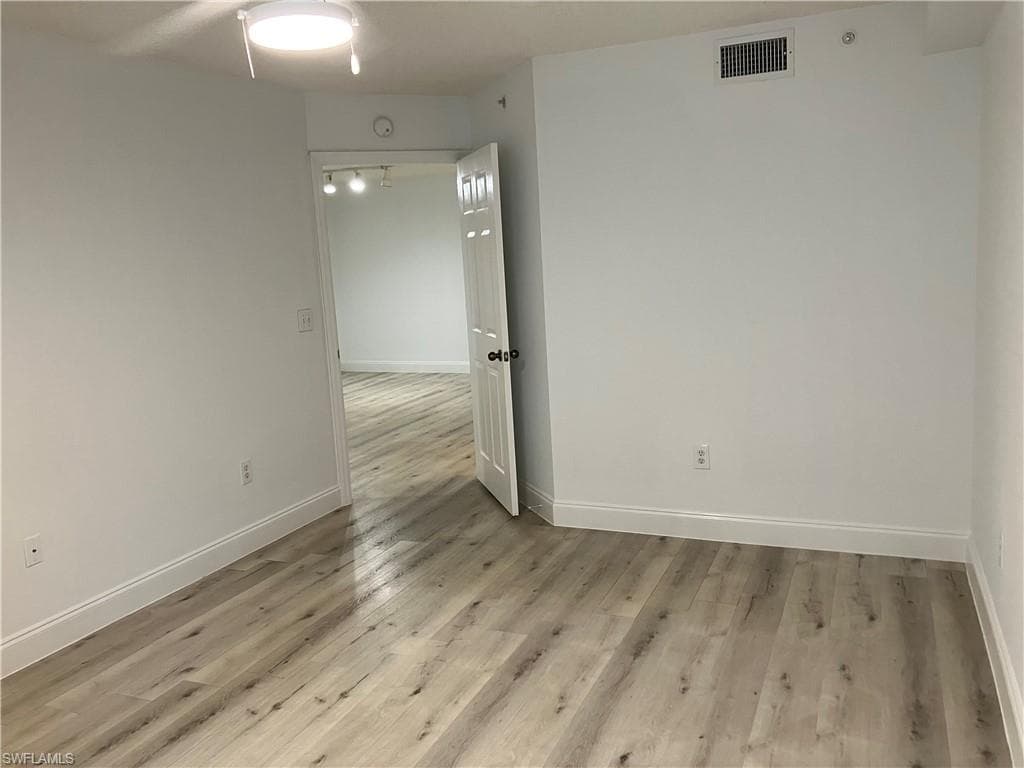 8920 Colonnades CT E 516-11