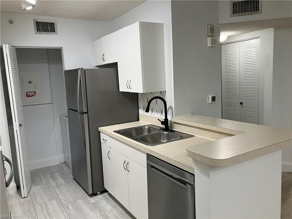 8920 Colonnades CT E 516-8