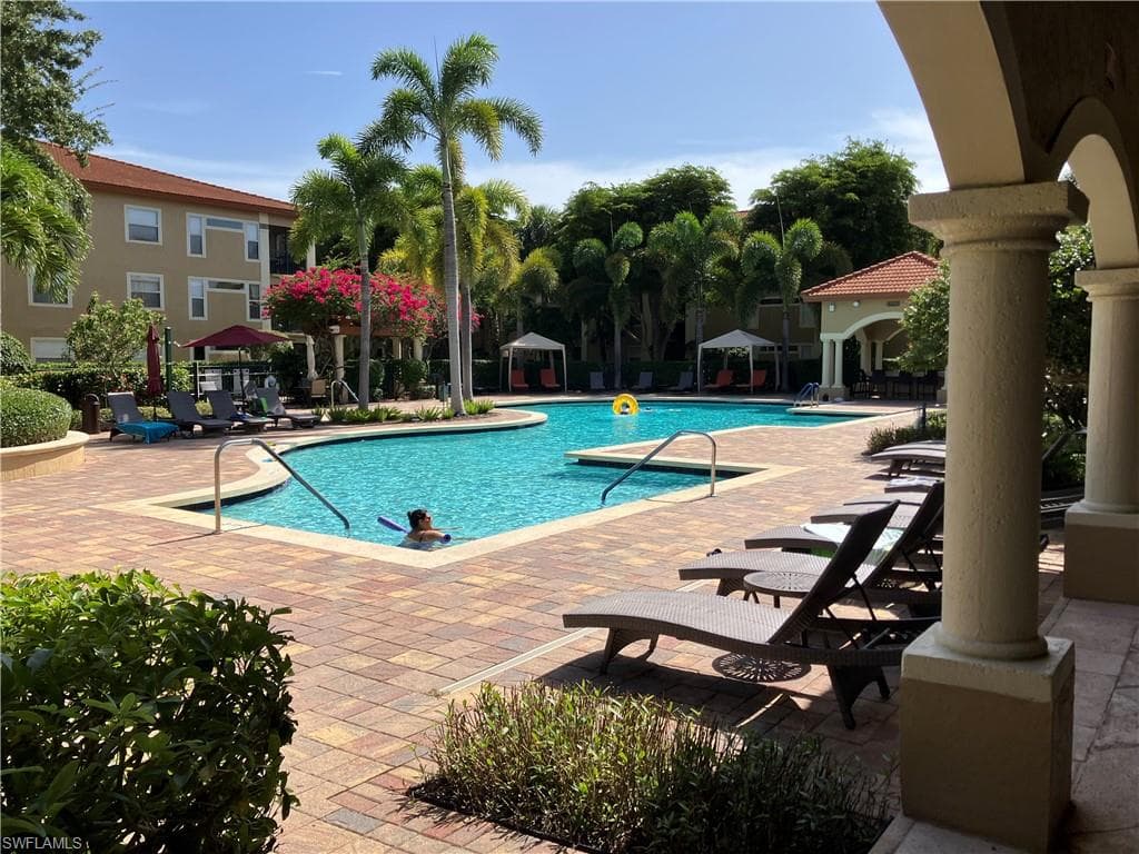 8920 Colonnades CT E 516-21