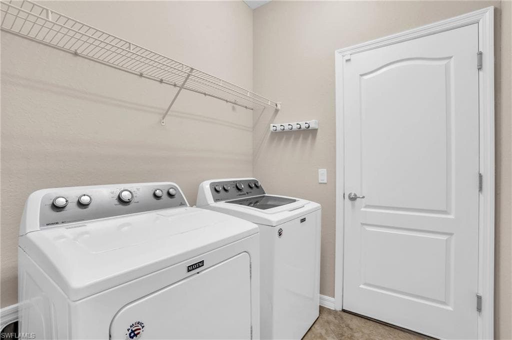 2061 Hamlin ST-21