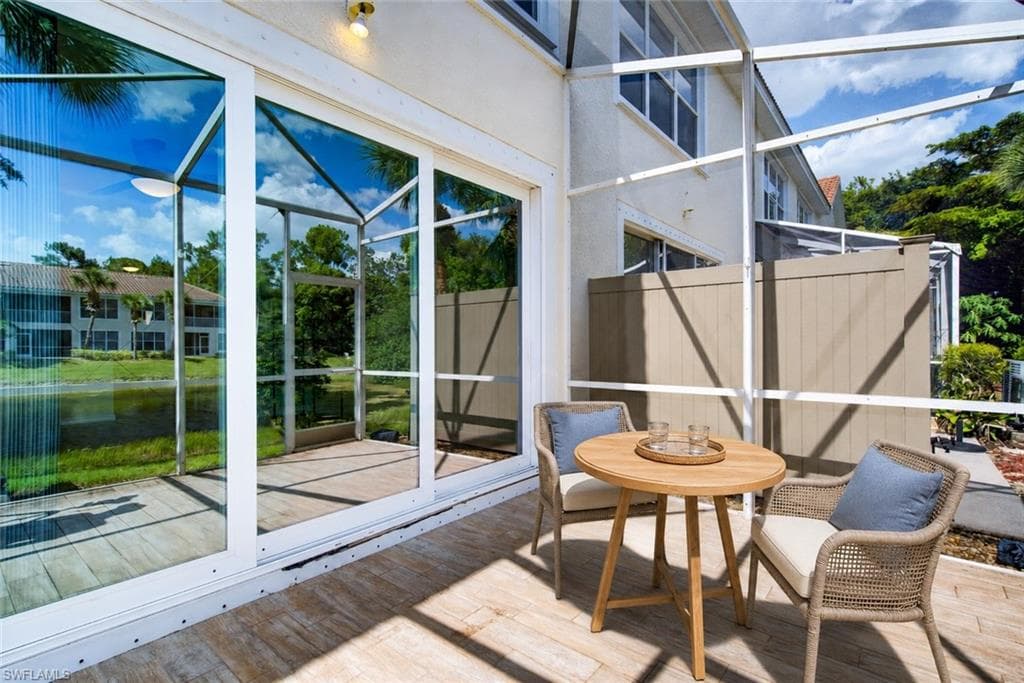 904 Hampton CIR-28