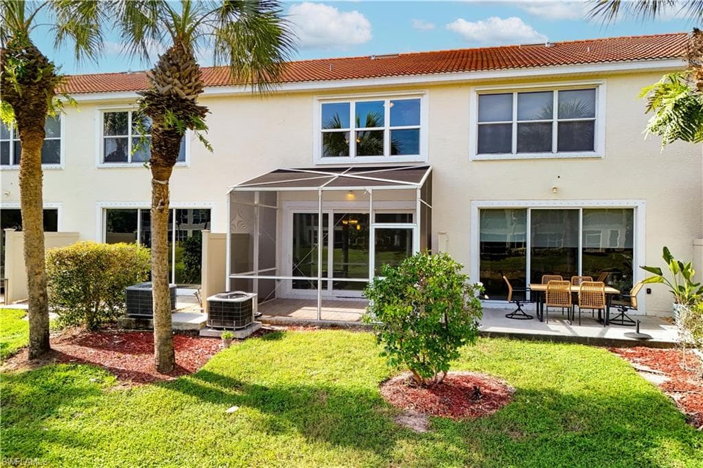 904 Hampton CIR-34