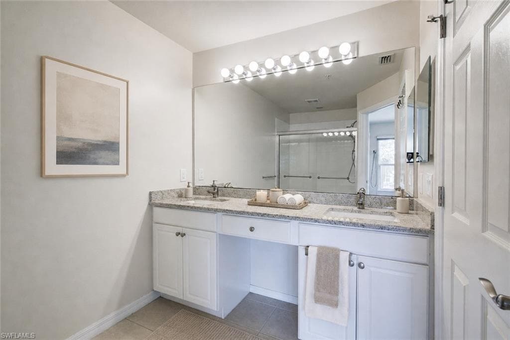 904 Hampton CIR-15