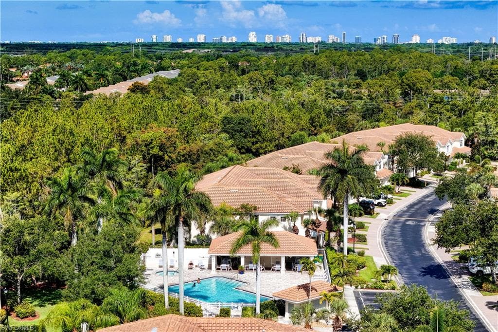 904 Hampton CIR-21