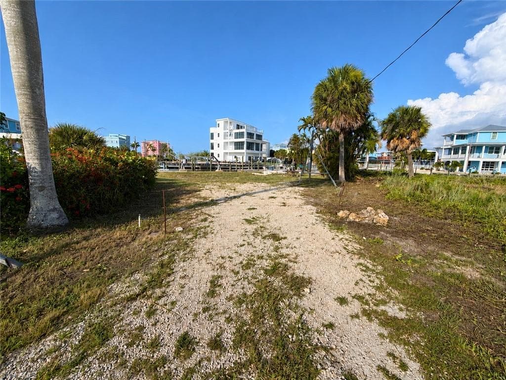 800 3rd ST-16