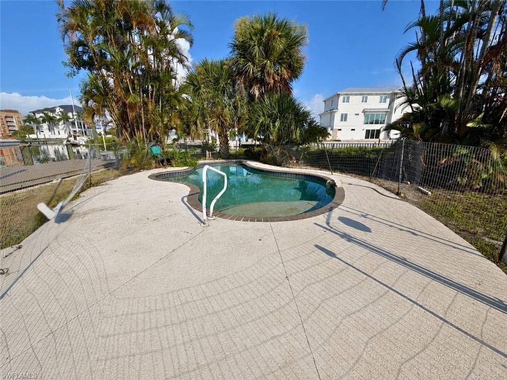 800 3rd ST-7
