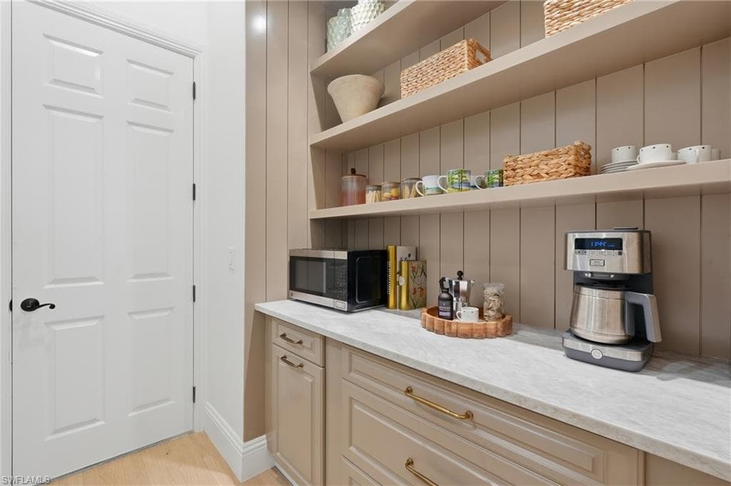 9833 Clear Lake CIR-30
