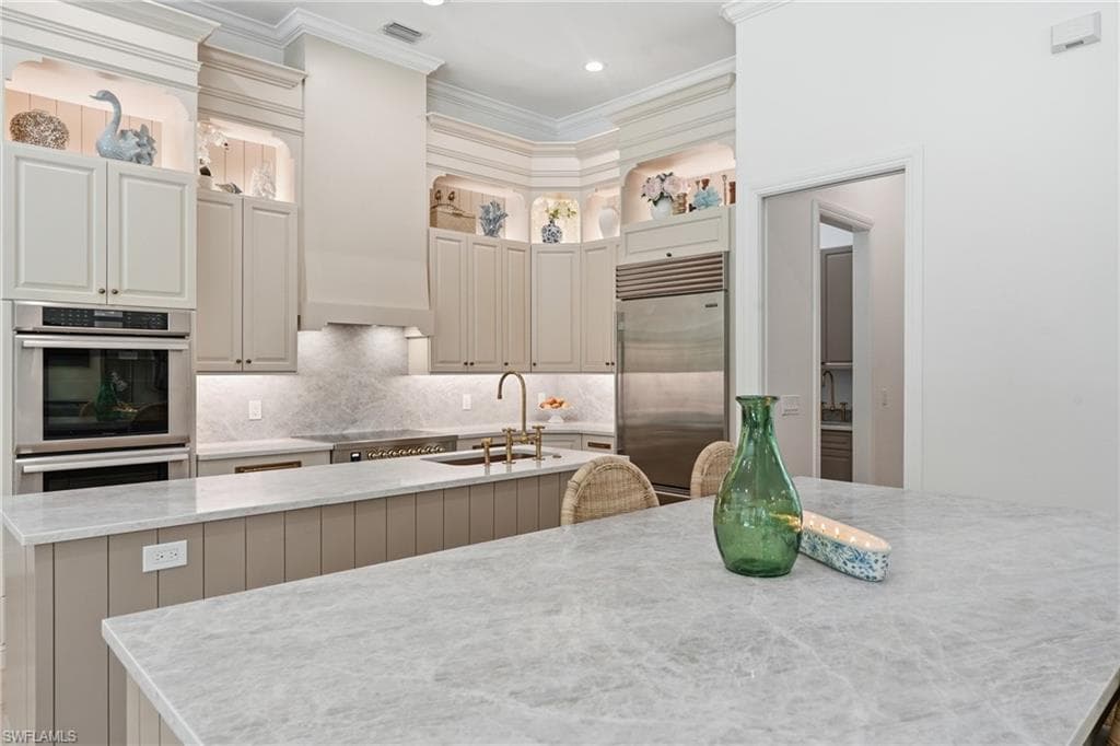 9833 Clear Lake CIR-10