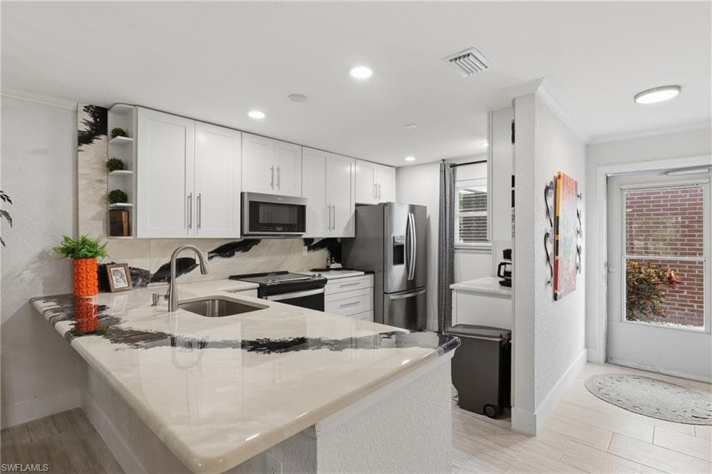 632 Victoria DR 103-2
