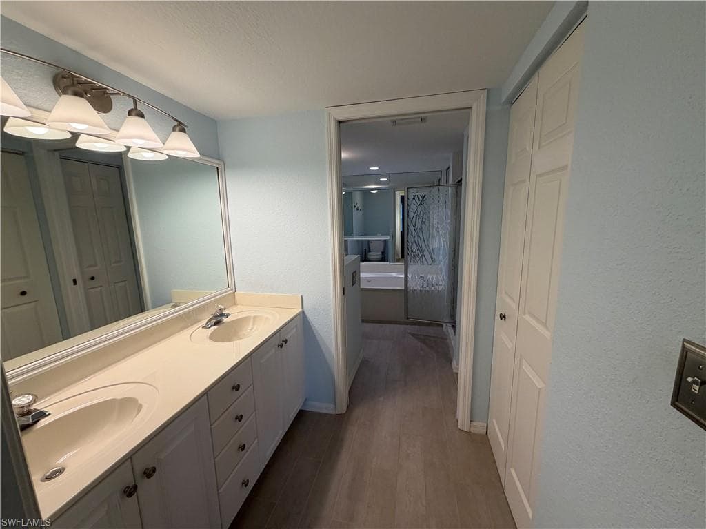 4194 Pensacola AVE-18