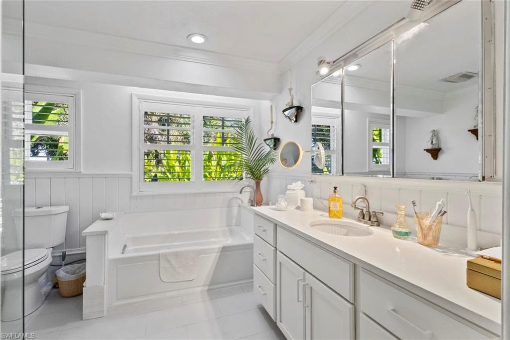 1348 Alcazar AVE-18