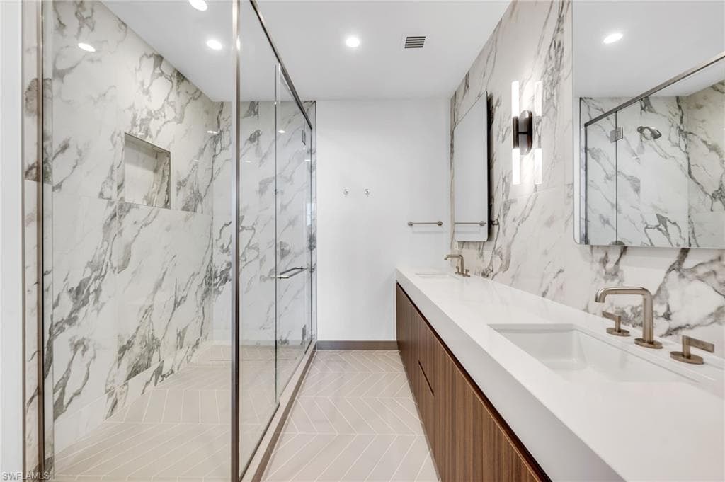 5100 Seagrass BLVD 802-16