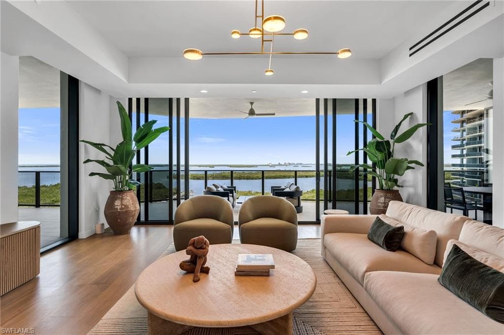5100 Seagrass BLVD 802-1