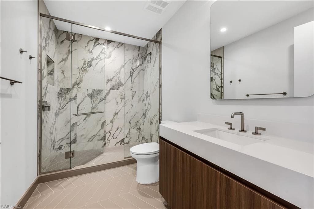 5100 Seagrass BLVD 802-18