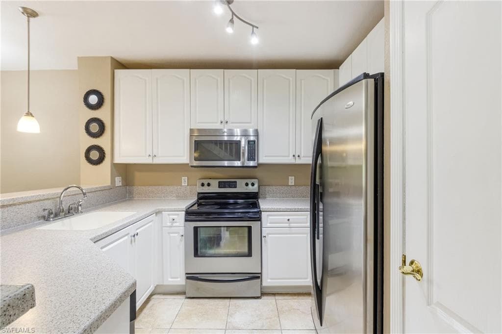 8599 Athena CT-6