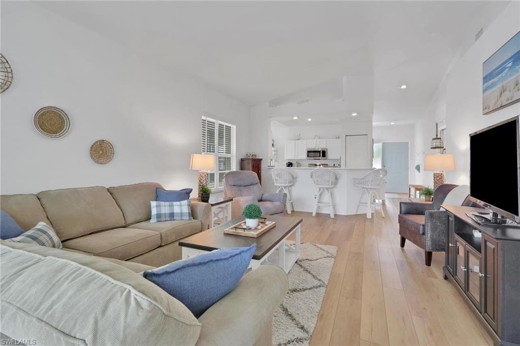 680 Wiggins Lake DR 202-6