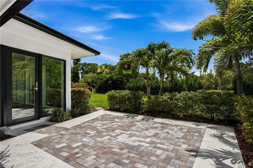 664 Pompano DR-23