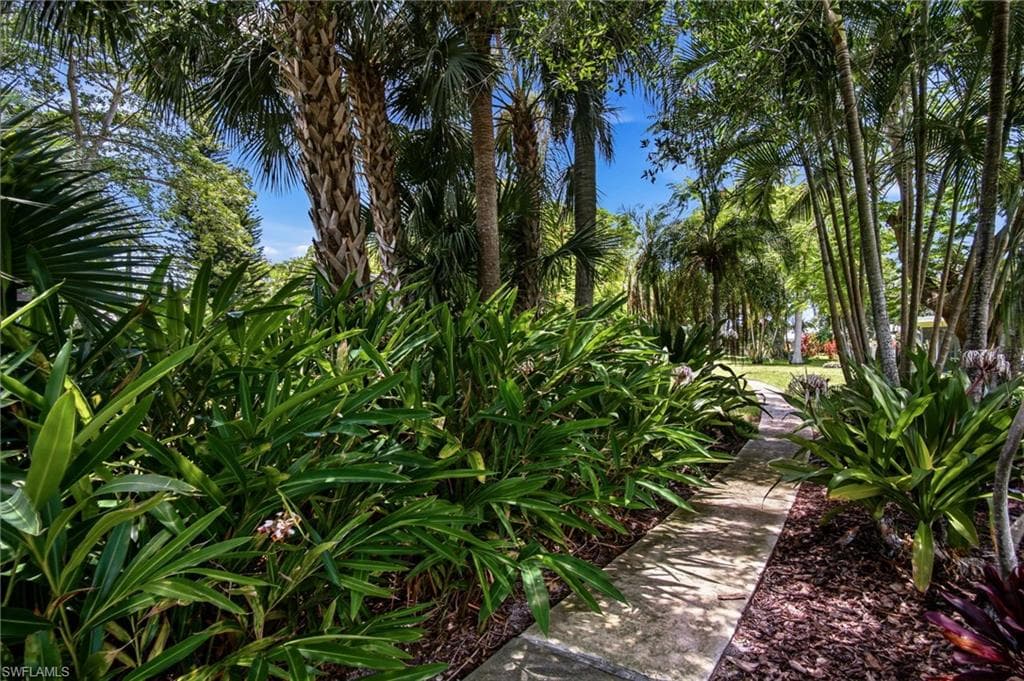 664 Pompano DR-47