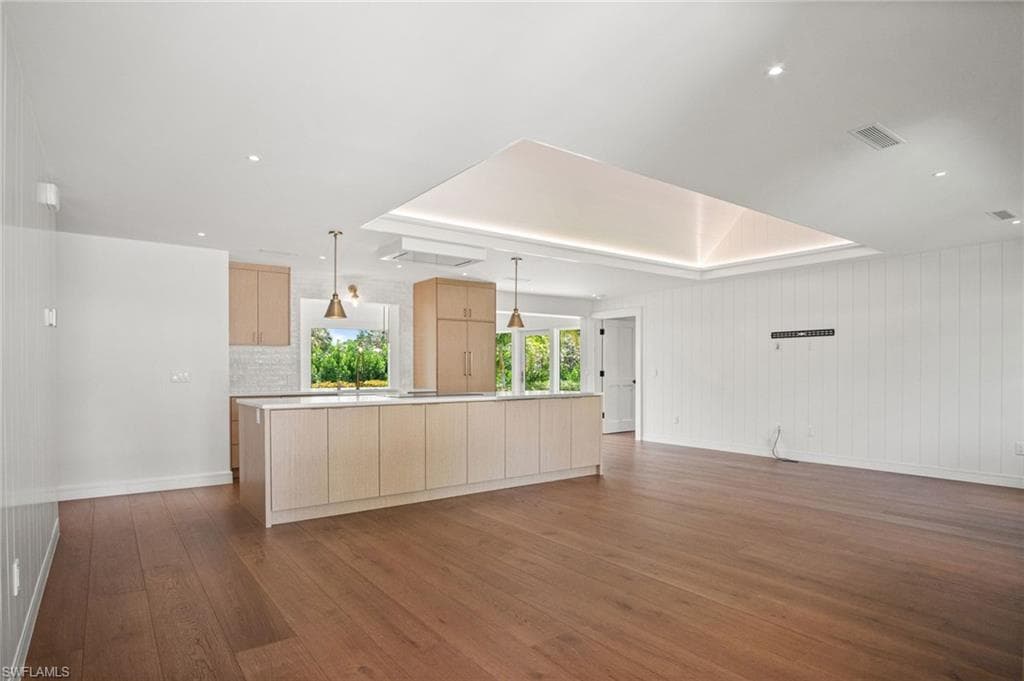664 Pompano DR-12