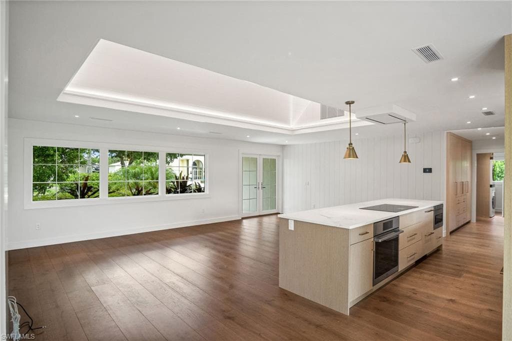 664 Pompano DR-7
