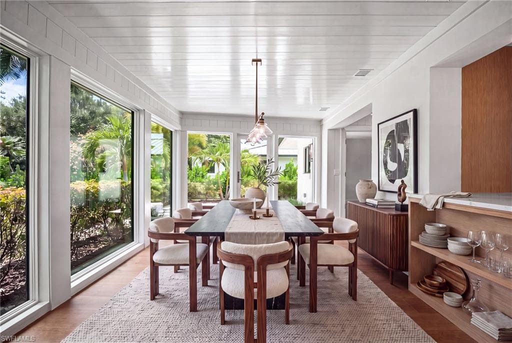 664 Pompano DR-20