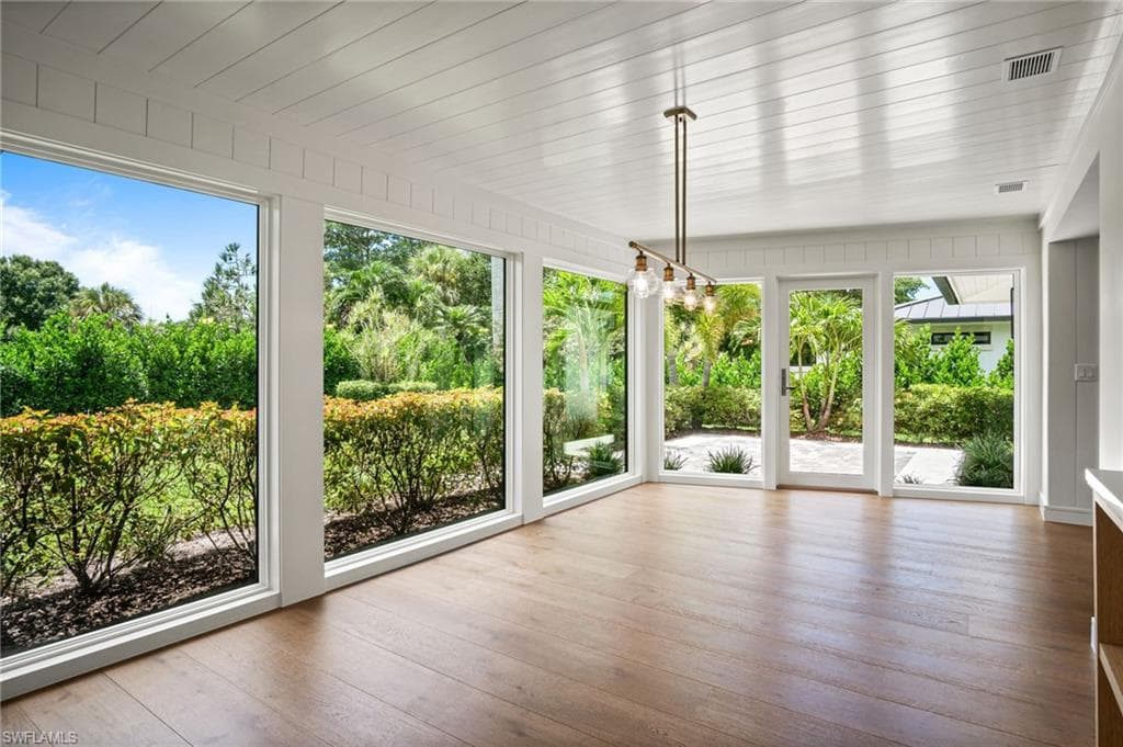 664 Pompano DR-18