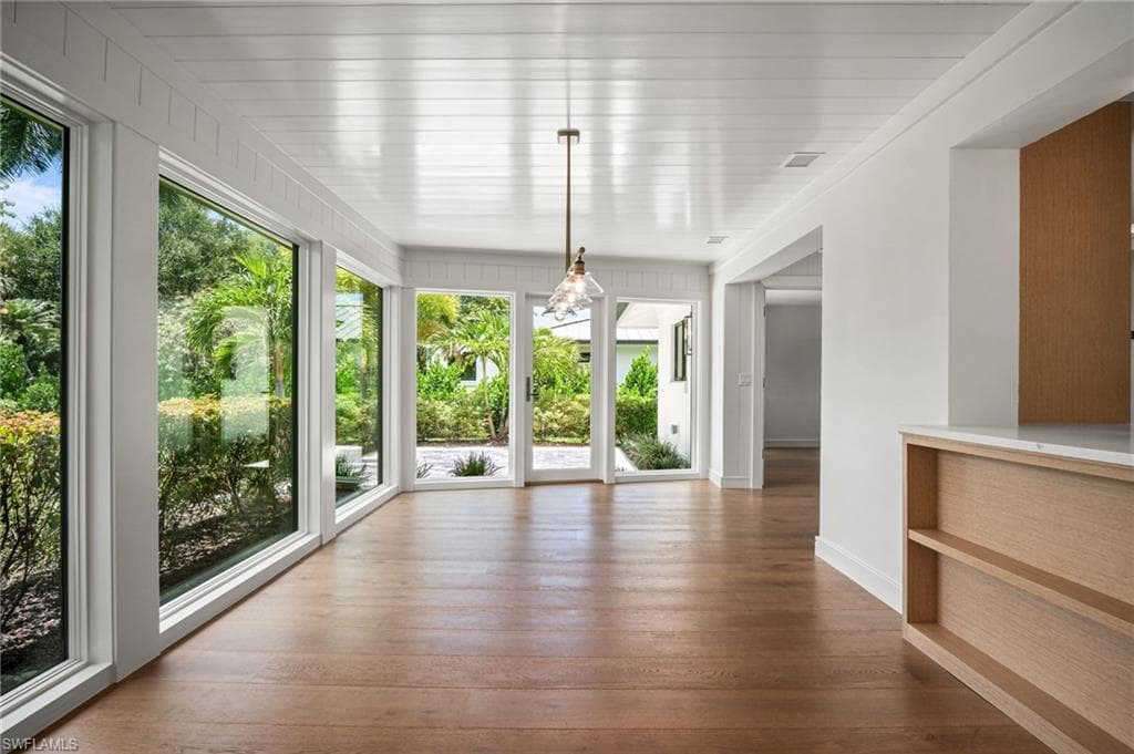 664 Pompano DR-21